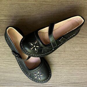 NEW! Arizona Jean Maggie Mary Jane Uniform Shoes Girls Size: 2